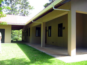 Casa del Lago has a semi-detached garage with a loft apartment.